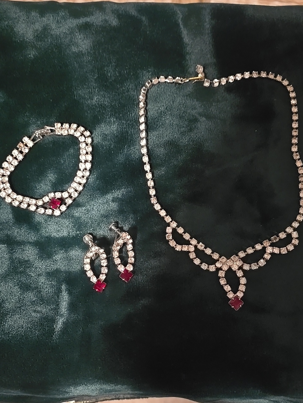 Vintage Silver-Tone Crystal Necklace Set with Red Accent